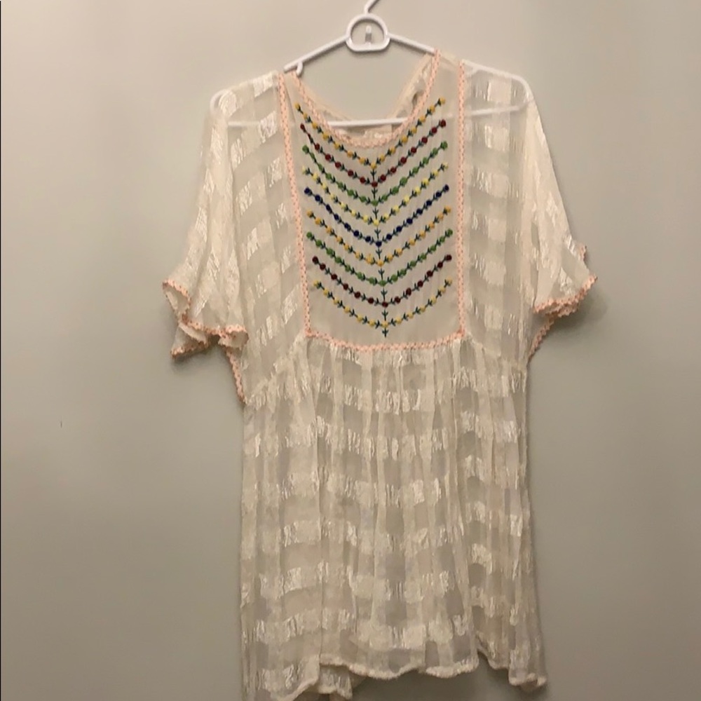 Floral embroider tunic